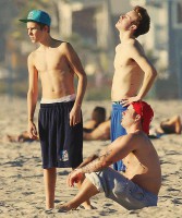 /album/justin-bieber-en-la-playa/a395346-337950469550292-294830160528990-1411980-540766016-n-jpg1/